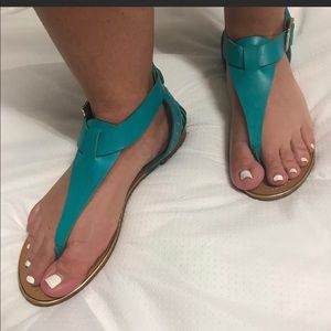 Breckelles women’s sandals in turquoise size 9.